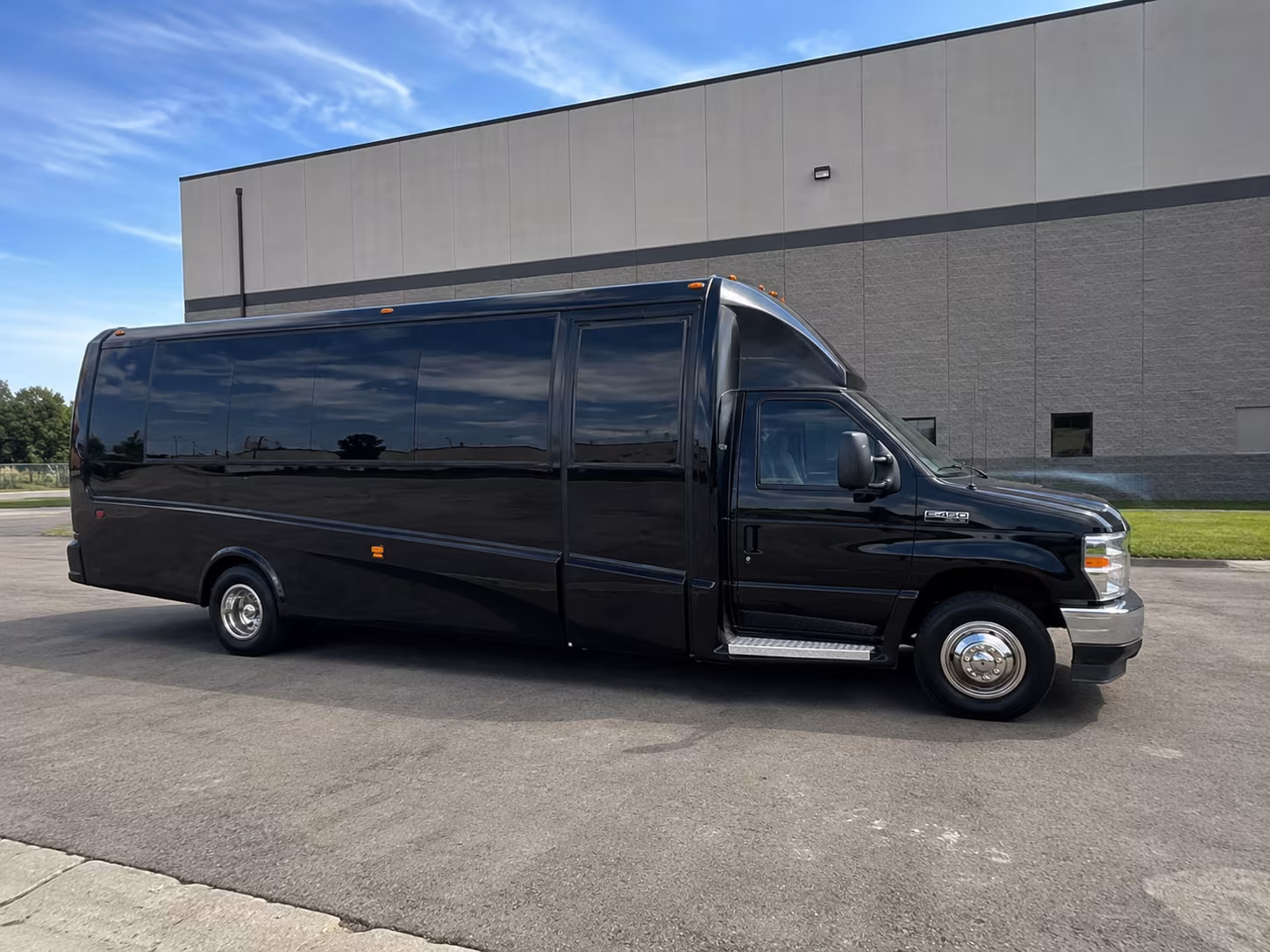 bus rentals for groups heading to glen helen amphitheater shows